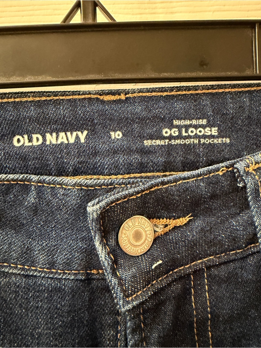 Old Navy Women’s High Rise Indigo OG Loose Jeans with Cuffed Hem Women’s 10 - Picture 2 of 3